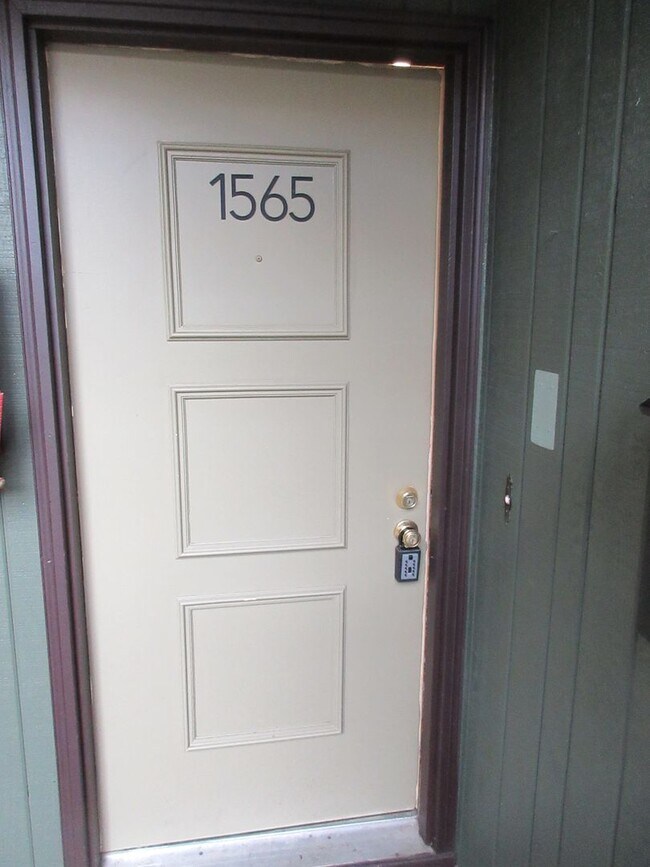 Foto del edificio - One Bedroom Apartment Close to Downtown