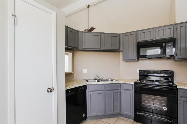 Building Photo - 4111 Bridgeland Ln