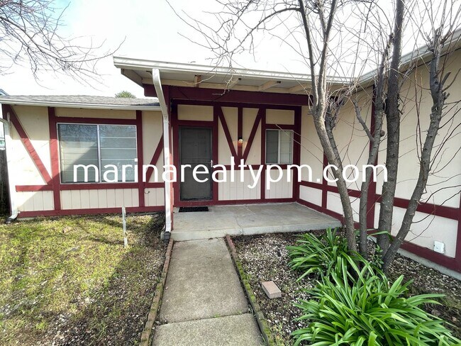 Foto del edificio - 2 bed 2 bath single family home in established neighborhood in City of Suisun