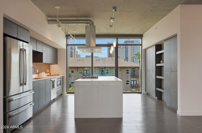 Foto del edificio - 100 W Portland St