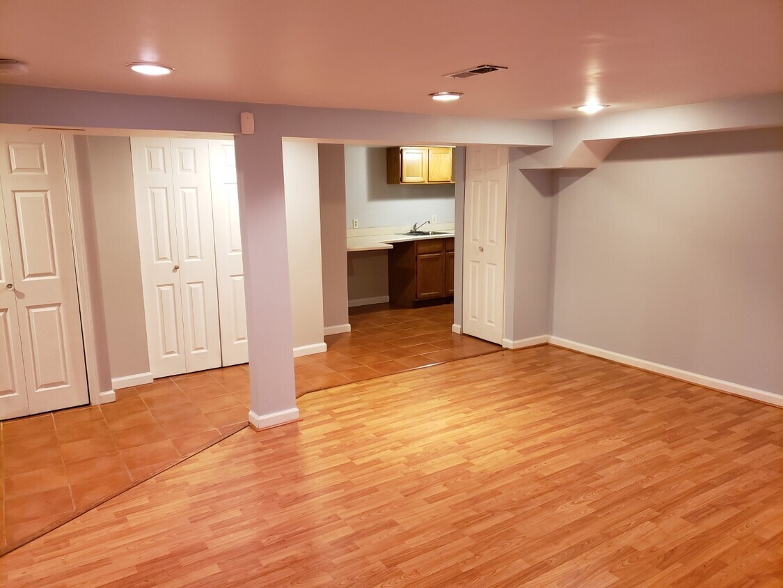 1306 Delafield Pl NW Unit Sunny Basement, Washington, DC 20011