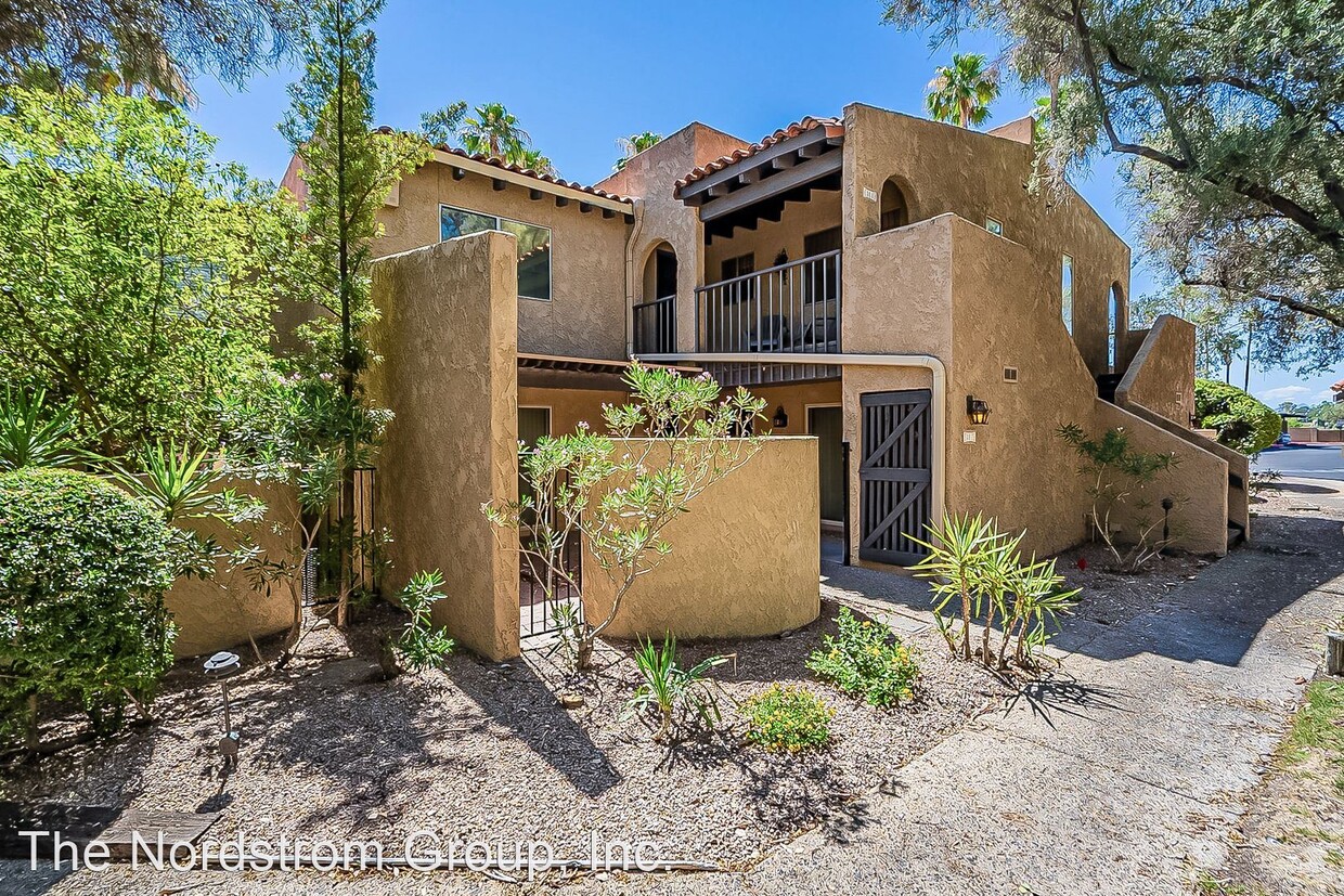 Primary Photo - 3 br, 2 bath House - 406 N Dodge Blvd