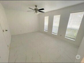 Building Photo - 1808 Saxony Ln