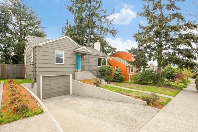 Building Photo - 4137 SW Portland St