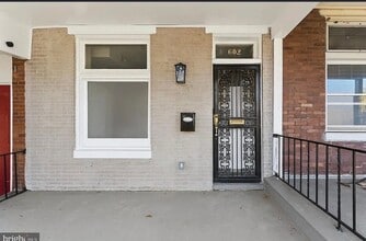 Building Photo - 602 Denison St