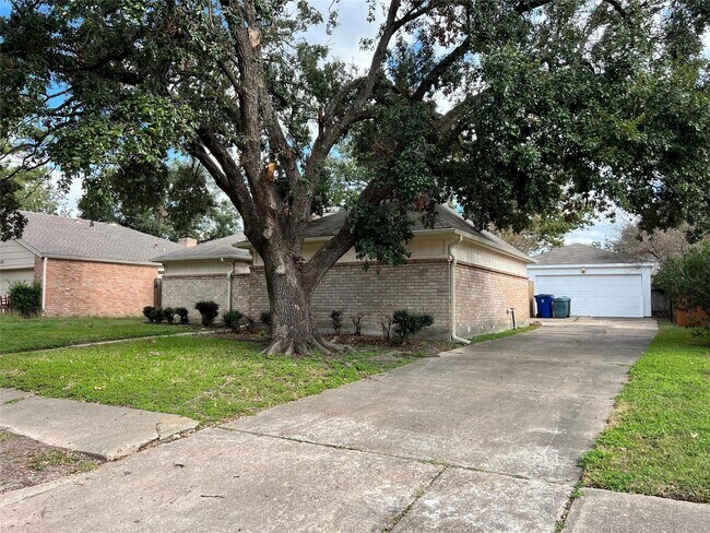 Foto del edificio - 7918 Midland Forest Dr