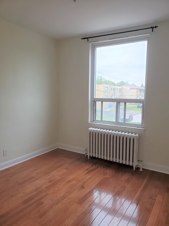 Photo du bâtiment - Gorgeous Condo Style Unit