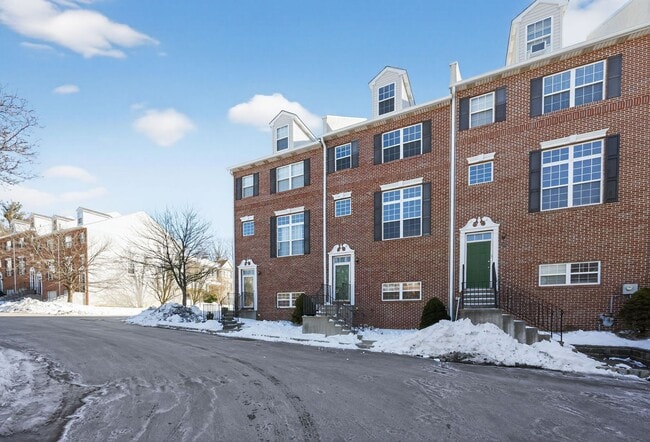 Building Photo - Gorgeous Recently Renovated 3 BR, 2.5 Bath Conshohocken Townhome!
