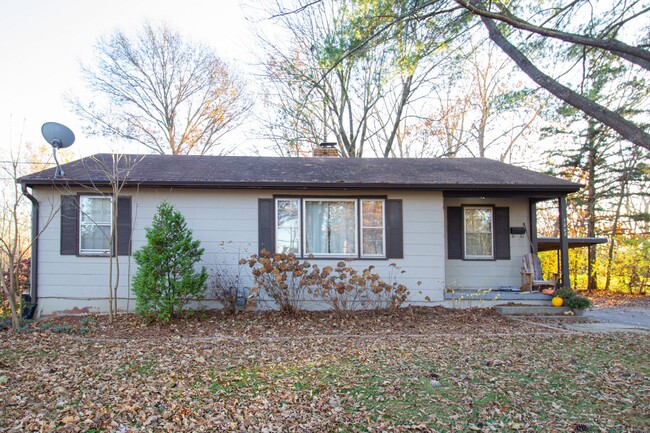 Building Photo - 3 Bed 2 Bath Home on University Ave