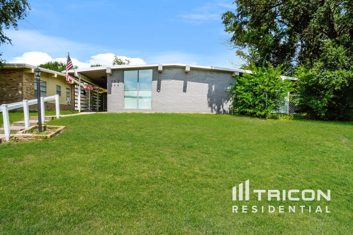 Primary Photo - 244 Emporia Blvd