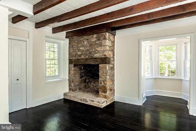 Building Photo - 5997 Carversville Rd