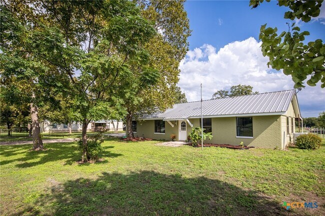 Foto del edificio - 803 Happy Haven Rd