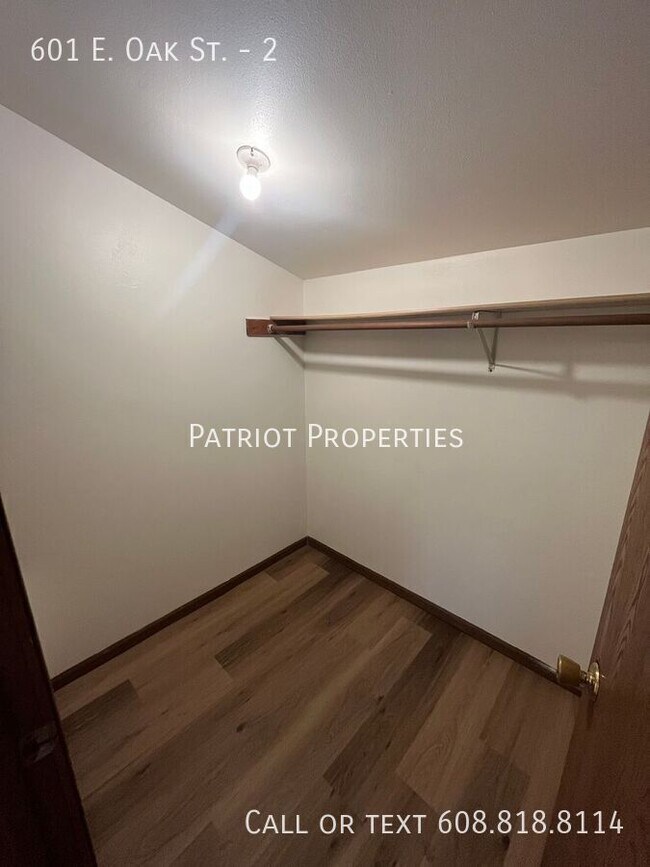 Foto del edificio - 601 E Oak St