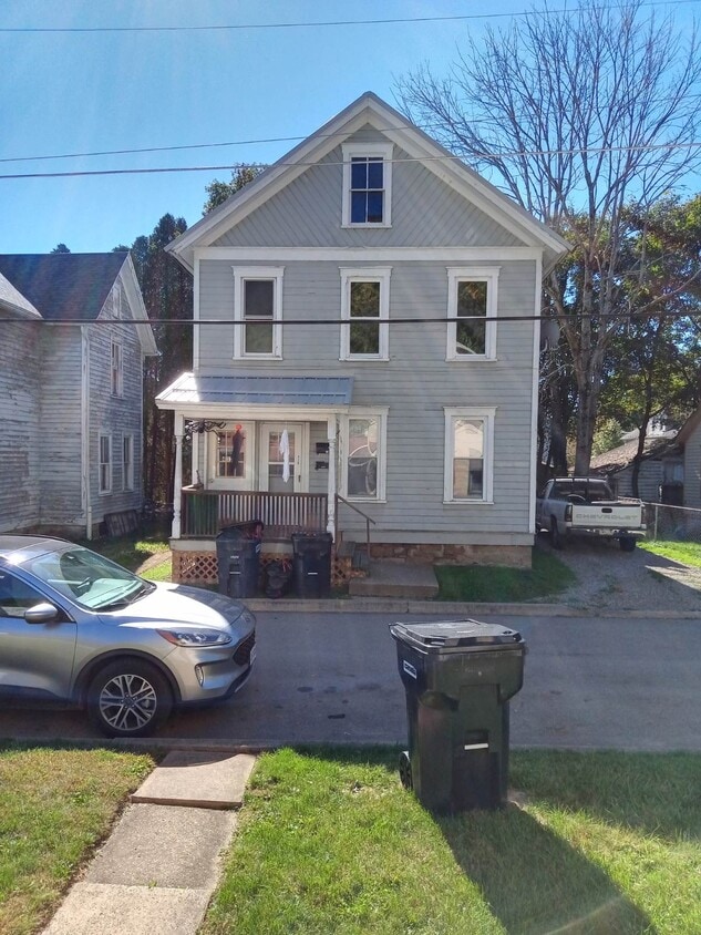 Primary Photo - 415 Rankin St