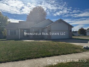 Building Photo - 802 Money Tree Dr