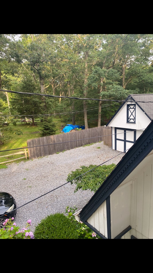 Driveway parking - 16 Landsberger St