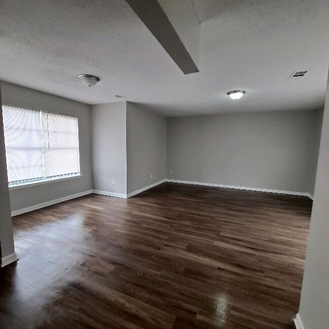 Foto del edificio - 606 Weaver Rd