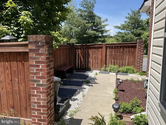 Building Photo - 117 Leather Fern Way