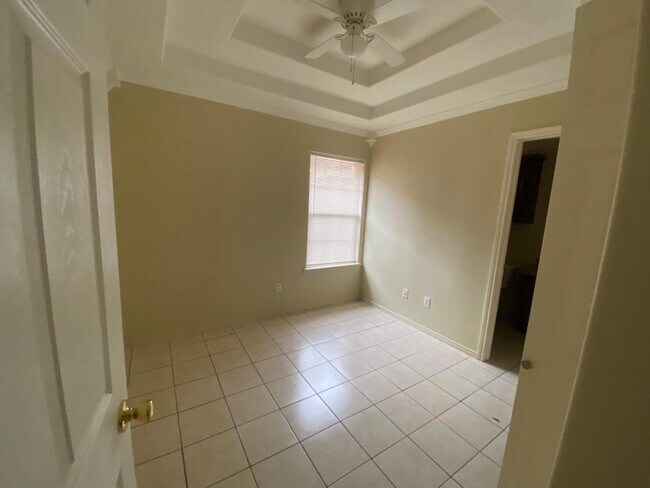 Building Photo - 3821 W Sarah Evans St