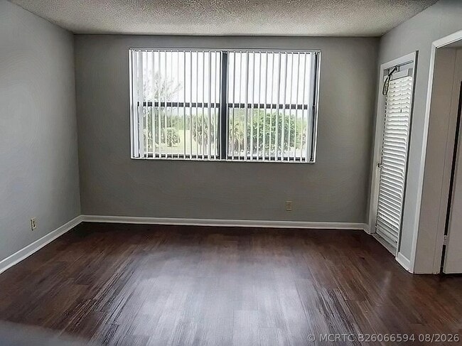 Building Photo - 708 Executive Center Dr