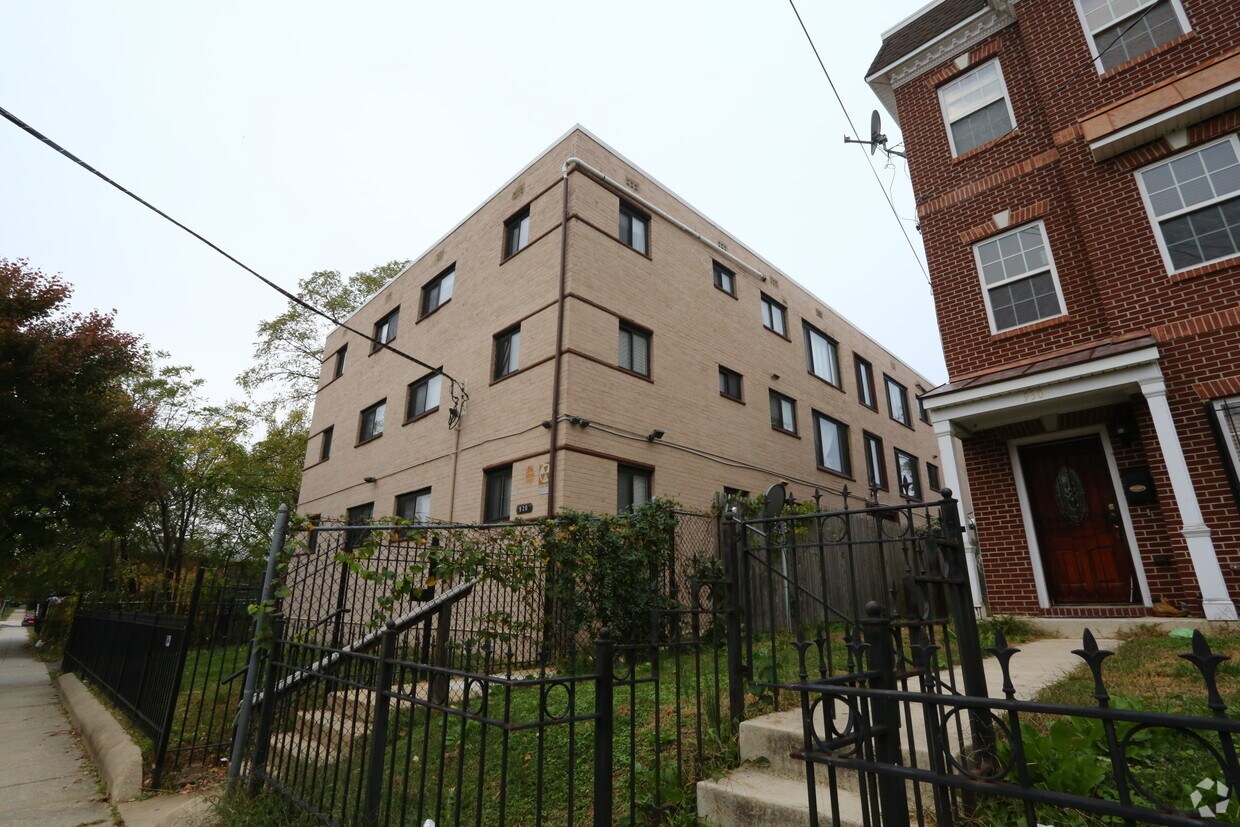 Foto del edificio - 920 Bellevue St SE