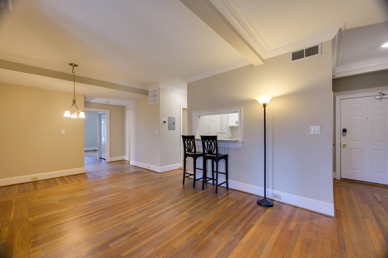 Primary Photo - 2840 Peachtree Rd NW
