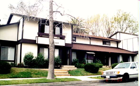 Building Photo - 1525 N Holmes Ave