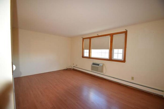 Foto del edificio - 174 Upper County Rd