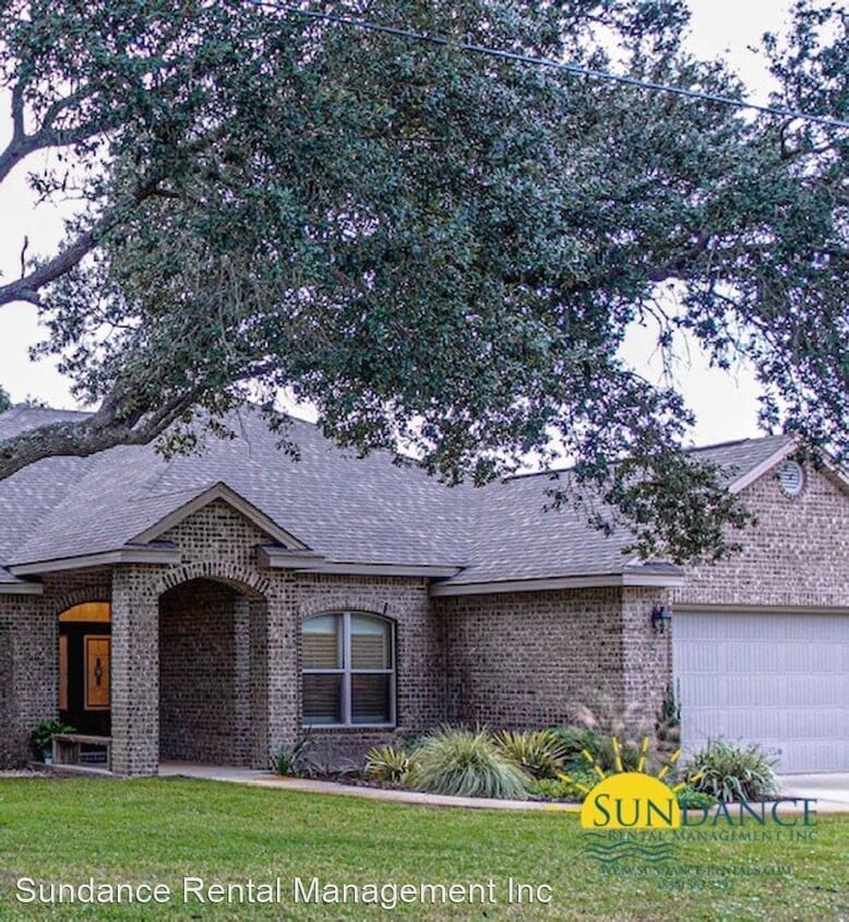 Primary Photo - 4 br, 2.5 bath House - 725 Beach Drive
