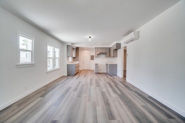 Building Photo - 1532 N Avenue 45