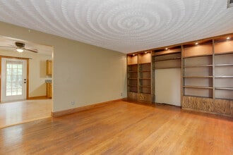 Building Photo - 128 Mann Dr