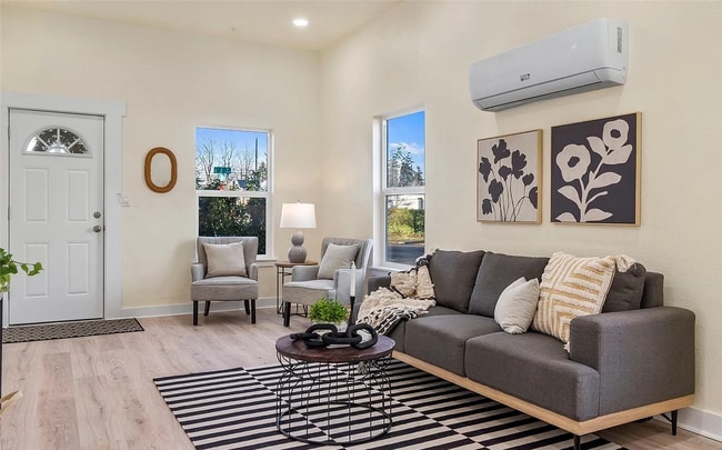 Building Photo - Newly Remodeled Tacoma Gem - Modern Comfor...