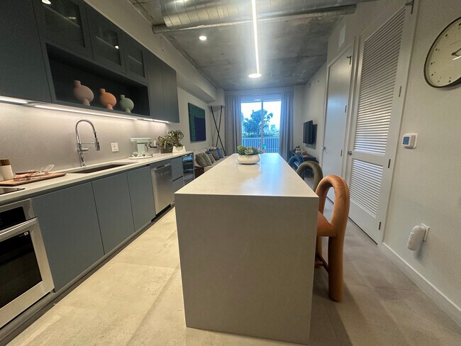 Foto del edificio - 83 NW 26th St