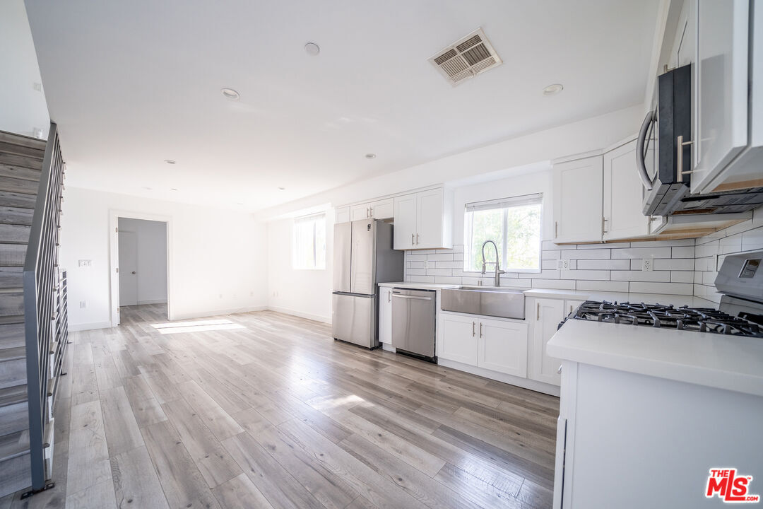 Primary Photo - 5746 Elmer Ave