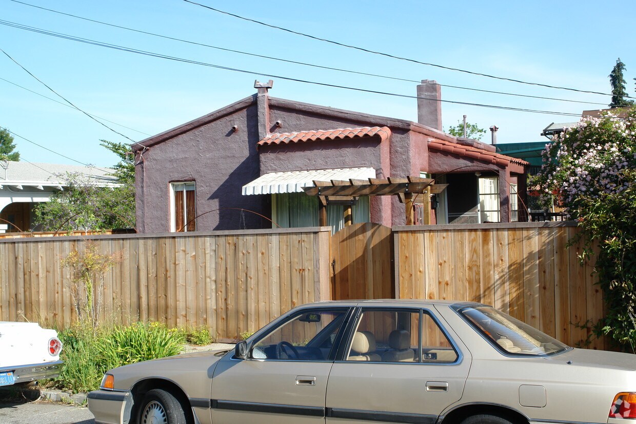 Building Photo - 1641 Lincoln St