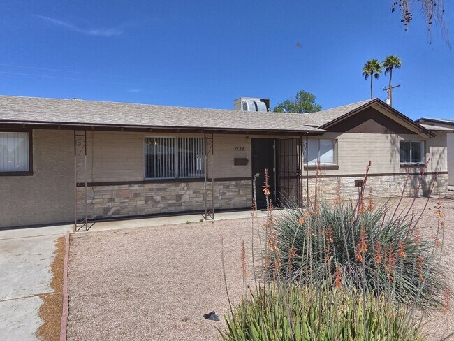 Foto del edificio - LARGE 4BR/2BA HOUSE FOR RENT