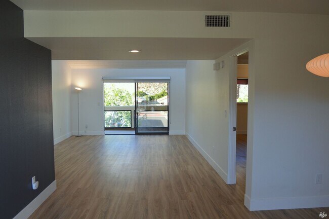 Foto del edificio - Canyon Granada,Unfurnished,Long Term MOVE IN SPECIAL