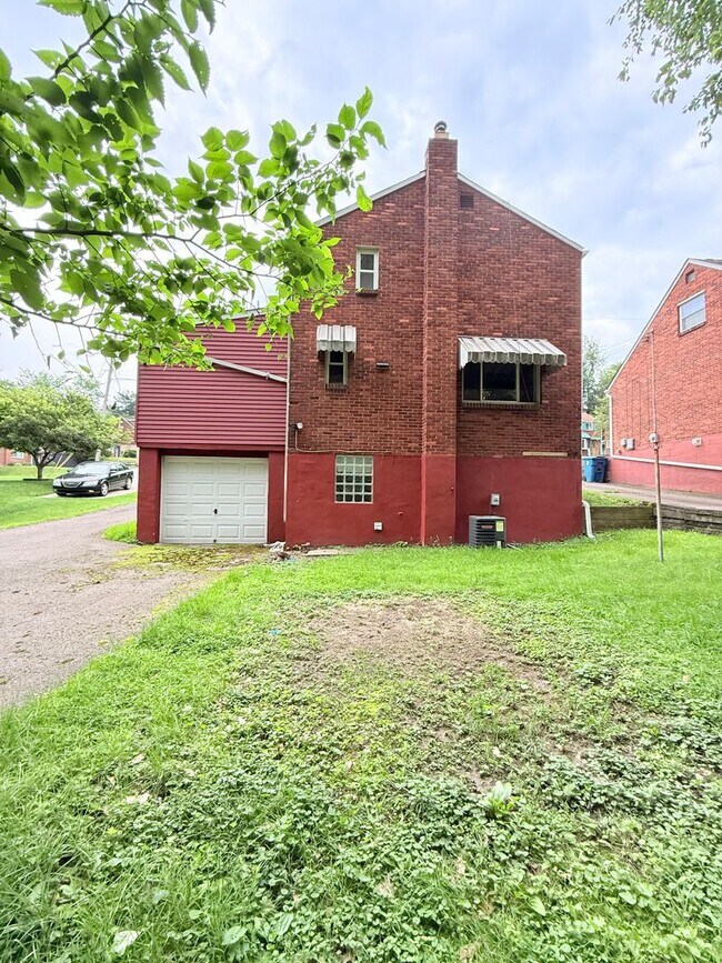 Foto del edificio - Freshly Painted 3BD/1.5BA Single Family Ho...