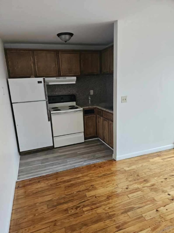 Building Photo - 575 Farmington Ave