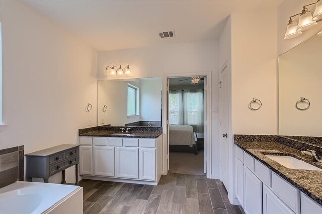 Building Photo - 2225 Sauterne Dr
