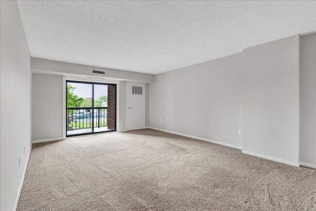 Foto del edificio - 1-bedroom, 1-bath condo