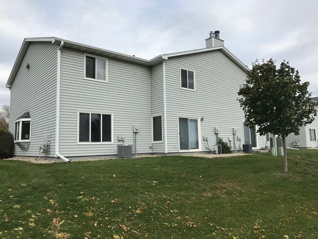 Foto del edificio - Rent Special - Spacious End Unit 2 Bed/1 Bath Townhome!