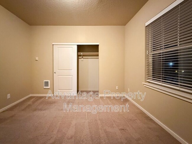 Building Photo - 537 Catron St N