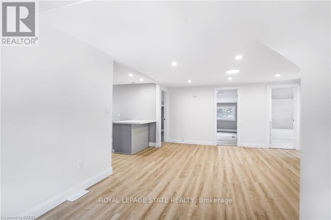 Building Photo - 10 Comet Ave