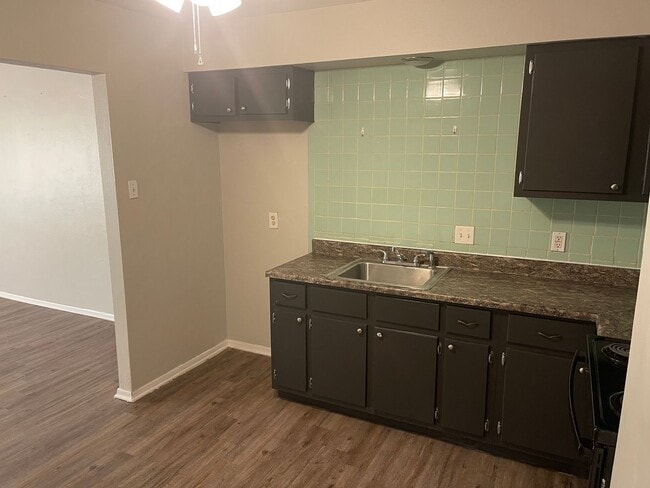 Building Photo - 3255 Delor St