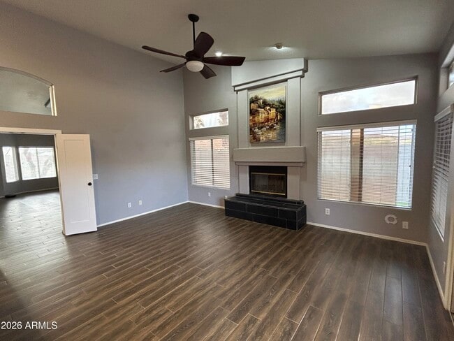 Foto del edificio - 1210 E Briarwood Terrace