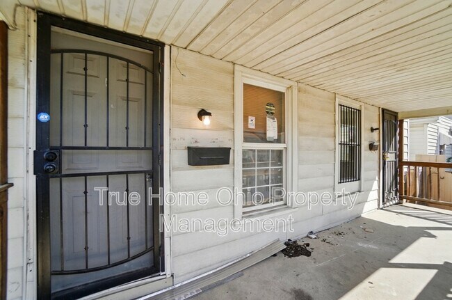 Foto del edificio - 3215-3215 E 5th St