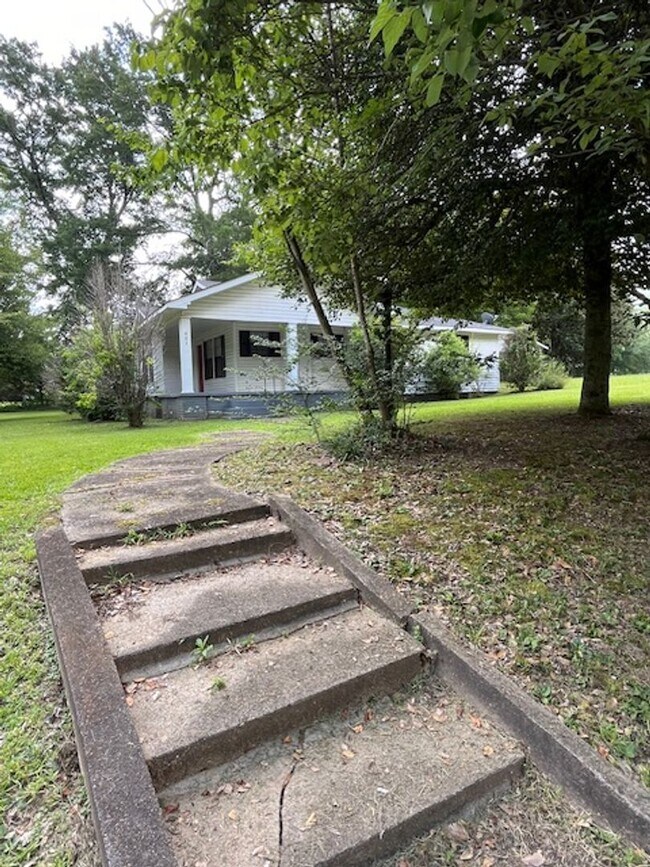 Building Photo - Renovated 3 Bedroom 1 Bath Home for Rent