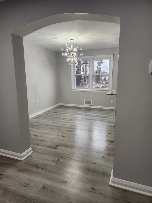 Amazing Dining room - 1352 Walker Ave