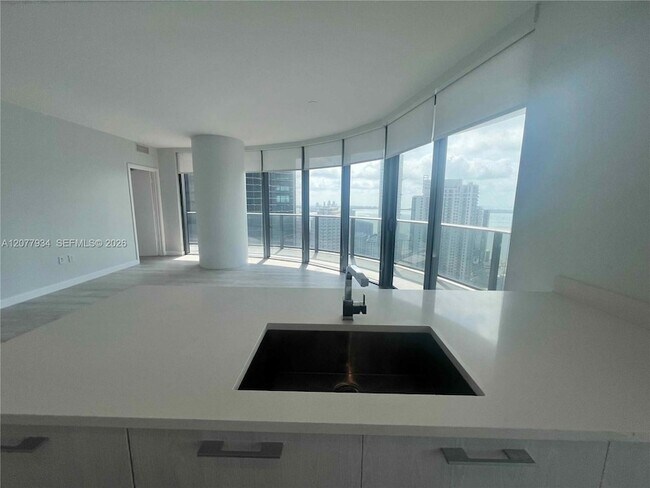 Foto del edificio - 45 SW 9th St